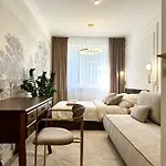 Psie Budy -200m Main Square Apartment *