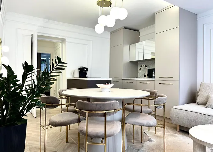 Psie Budy -200m Main Square *